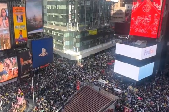 Biển người biểu tình 'No Kings' lan rộng khắp nước Mỹ