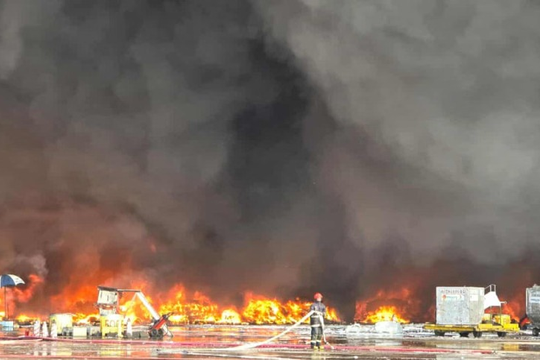 Cháy kho hàng sân bay Bangladesh, nhiều chuyến bay bị ảnh hưởng