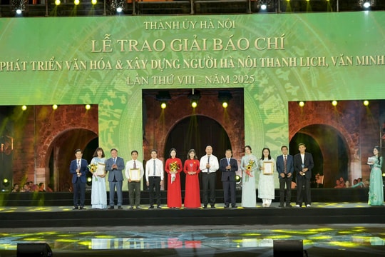 Trao giải báo chí về phát triển văn hóa và xây dựng người Hà Nội thanh lịch, văn minh