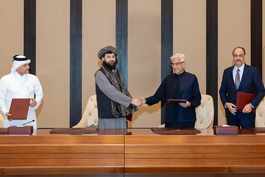 Pakistan và Afghanistan đồng ý ngừng bắn ngay lập tức