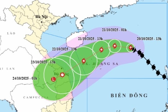 Bão số 12 di chuyển theo hướng cong, gây mưa rất lớn ở Trung Bộ