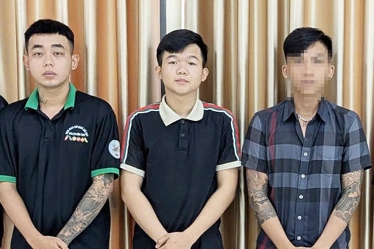 Điều tra nhóm thanh thiếu niên giả danh Công an cướp xe máy
