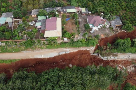 Gia Lai: Phong tỏa, di dời người dân ra khỏi vùng sạt lở nguy hiểm trên tuyến vào Trạm 500kV