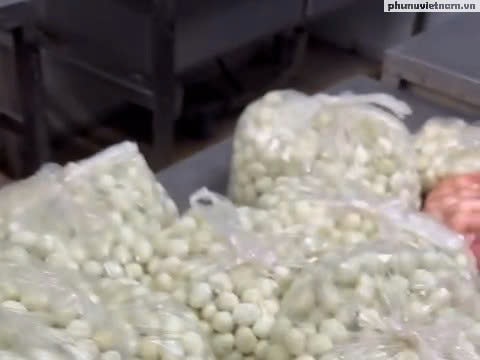 Chính quyền 'chữa cháy' nhờ trường khác nấu giúp bữa trưa sau vụ trứng cút bốc mùi