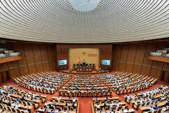 Quốc hội thảo luận ở tổ về dự án Luật Viên chức (sửa đổi)