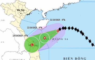 Bão số 12 cách Hoàng Sa 130km, giật cấp 12 làm sóng cao tới 7m