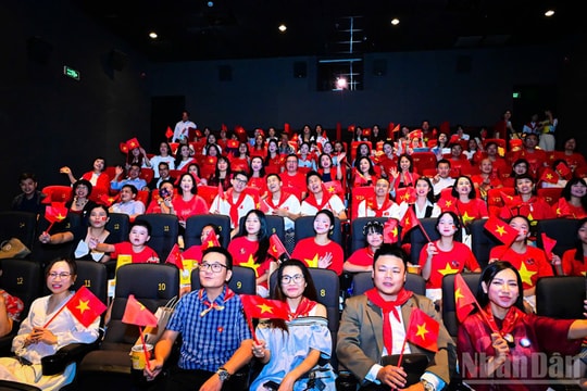 'Tổ quốc trong tim: The concert film' đạt doanh thu 1,2 tỷ đồng, lọt Top 3 doanh thu trong ngày