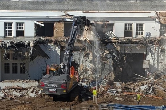 Nhà Trắng bắt đầu phá dỡ và xây dựng phòng khiêu vũ giá 200 triệu USD