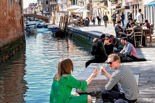 Tỷ lệ sinh ở Ý dự kiến giảm xuống mức thấp kỷ lục mới vào năm 2025