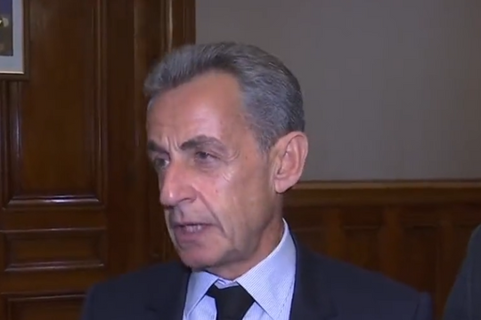 Cựu Tổng thống Pháp Sarkozy bắt đầu thụ án tù, khẳng định vô tội