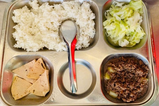 Một tuần sau ‘trứng thối’, bếp ăn bán trú Trường Tiểu học Cự Khê 'bật lửa' trở lại