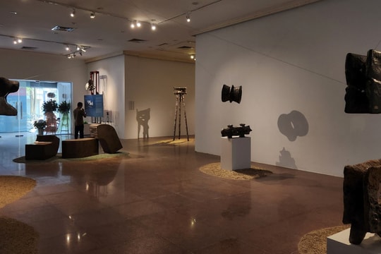 Hai tư duy sáng tác hội ngộ tại triển lãm ‘Vọng khơi’