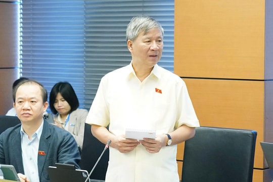 Đại biểu Quốc hội ủng hộ quan điểm sẽ cấp một bộ sách giáo khoa thống nhất cho học sinh