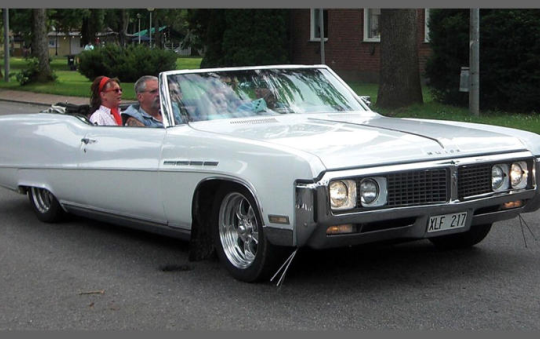 Vì sao ô tô đời cũ từng gắn 'váy' chắn bùn?