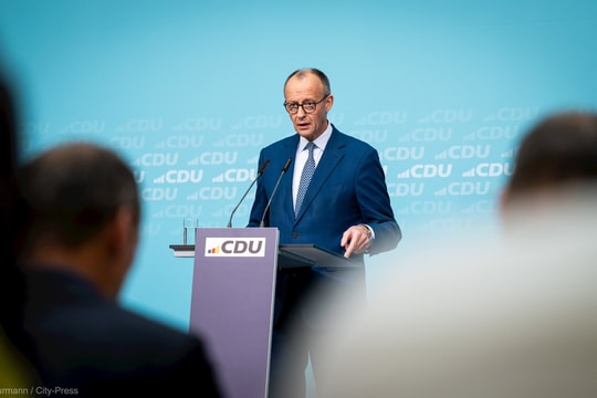 Biểu tình phản đối phát biểu của Thủ tướng Đức về người di cư