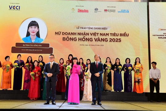Chủ tịch Hội đồng thành viên Công ty Yến sào Khánh Hòa nhận danh hiệu “Nữ Doanh nhân Việt Nam tiêu biểu - Bông hồng vàng năm 2025