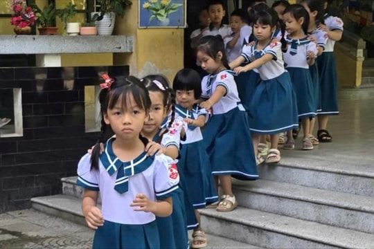 TP Huế: Học sinh toàn thành phố nghỉ học để tránh  bão số 12