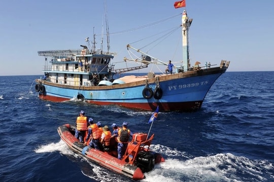 Mở đợt cao điểm toàn quốc ngăn chặn vi phạm IUU – kiên quyết chấm dứt tàu cá mất kết nối, vượt ranh giới