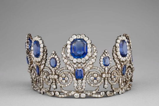 Số trang sức bị trộm tại Bảo tàng Louvre ước tính trị giá 102 triệu USD