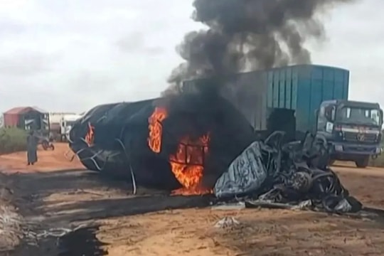 Lại nổ xe chở xăng ở Nigeria, ít nhất 35 người thiệt mạng