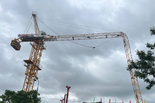 Đà Nẵng: Gãy cần cẩu tại công trình chung cư, một công nhân tử vong