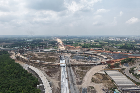 Dự án thành phần 2 cao tốc Biên Hòa - Vũng Tàu thi công chậm trễ, manh mún