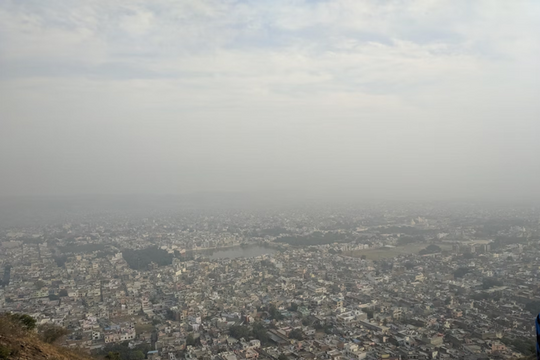 Ấn Độ thử nghiệm gieo mây để 'rửa sạch' bầu trời ô nhiễm ở New Delhi