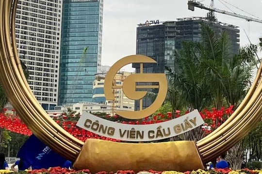 Công viên Cầu Giấy “thay áo mới”, thu hút người dân trở lại