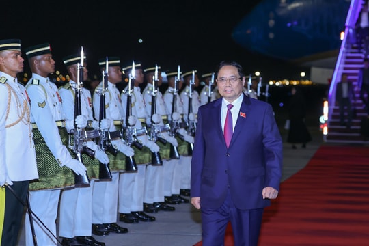 Thủ tướng Phạm Minh Chính tới Kuala Lumpur, bắt đầu chuyến công tác dự Hội nghị Cấp cao ASEAN lần thứ 47