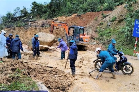 Đà Nẵng: Hàng trăm người dân phải sơ tán khẩn cấp do mưa lớn
