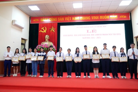 Xã Ngọc Hồi (Hà Nội): Tôn vinh thầy cô và học sinh xuất sắc năm học 2024–2025