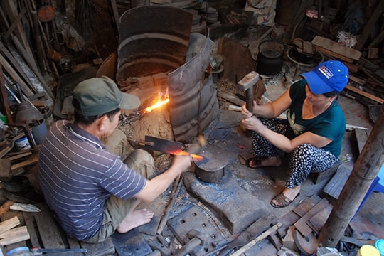 Nghệ nhân làng rèn Đa Sỹ bền bỉ giữ nghề