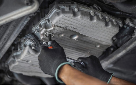 Khác biệt giữa hệ thống dầu khô và dầu ướt là gì?