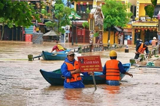 Phó Thủ tướng chỉ đạo ứng phó khẩn cấp và khắc phục hậu quả mưa lũ lớn tại Trung Bộ