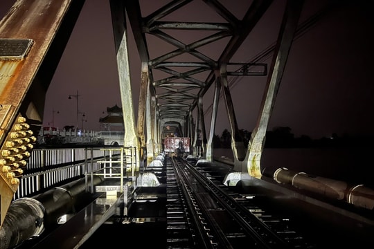 Dừng chạy nhiều tàu khách do mưa lũ phức tạp tại miền Trung