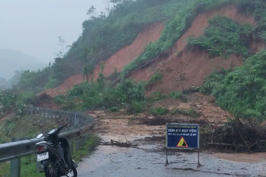 Còn 79 vị trí tắc đường do mưa lũ tại khu vực Trung Bộ