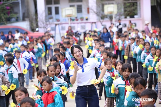 “Chia sẻ cùng thầy cô 2025” khởi động tại Lai Châu, triệu trái tim Việt cùng viết lời tri ân