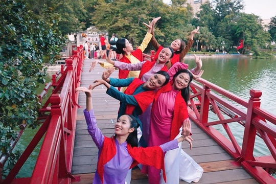 Khởi động Tuần lễ Múa Việt Nam 2025 với vũ điệu ‘Tay trong tay’