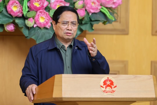 Mưa lũ kỷ lục ở miền Trung: Thủ tướng yêu cầu khẩn trương tiếp tế cho người dân vùng cô lập