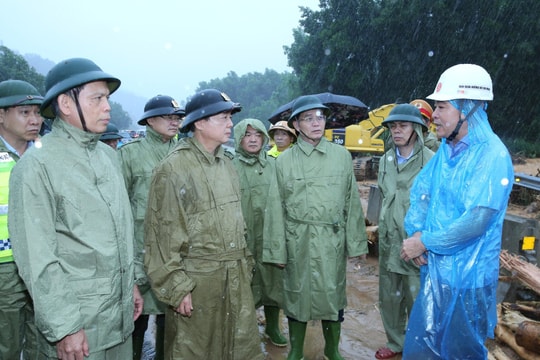 Phó Thủ tướng Trần Hồng Hà kiểm tra, chỉ đạo khắc phục sạt lở trên tuyến cao tốc La Sơn – Hòa Liên