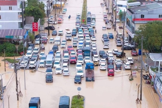 3 người thiệt mạng, 5 người mất tích trong đợt mưa lũ dữ dội ở miền Trung