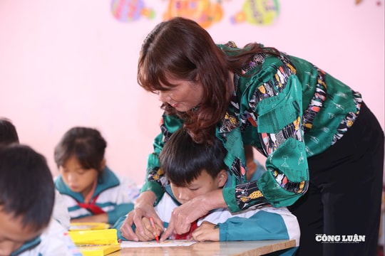 Phụ huynh nói gì trước đề xuất công khai tên giáo viên vi phạm dạy thêm?