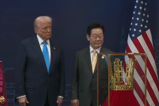 Hàn Quốc trao huân chương cao quý nhất và vương miện vàng cho ông Trump