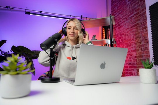 Nhà sáng tạo nội dung vượt mặt báo chí chính thống ở nhiều nước