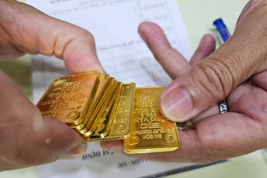 Giá vàng chiều nay 30/10: Cập nhật giá vàng miếng SJC, vàng nhẫn trong nước, vàng thế giới