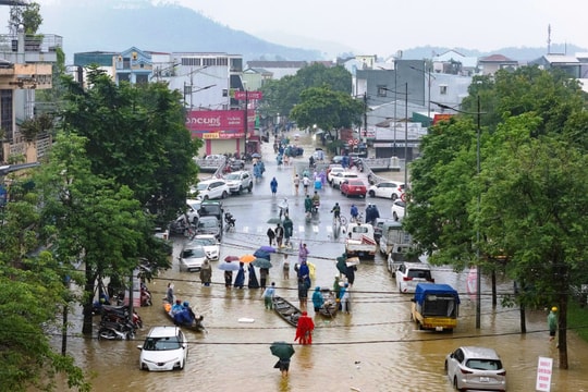 Thủ tướng chỉ đạo khẩn: Khôi phục ngay trường học, cơ sở y tế và an sinh sau khi lũ rút