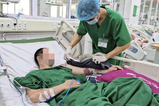 Sốt xuất huyết Dengue biến chứng lạ khiến cánh tay sưng to, bác sĩ phải chạy đua giữ lại chi