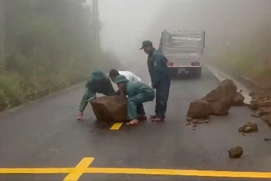 Gia Lai: Nhiều địa phương bị sạt lở do mưa lớn, chính quyền khẩn cấp di dời dân