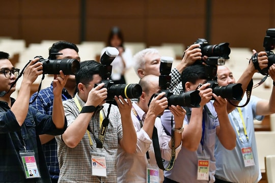 Khi áp lực và cơ hội đan xen, báo địa phương phải làm gì để tồn tại?