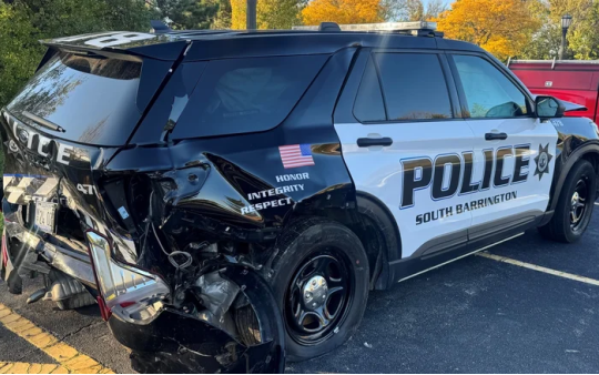 Tài xế ngủ gật tông xe cảnh sát, đổ lỗi cho chế độ tự lái